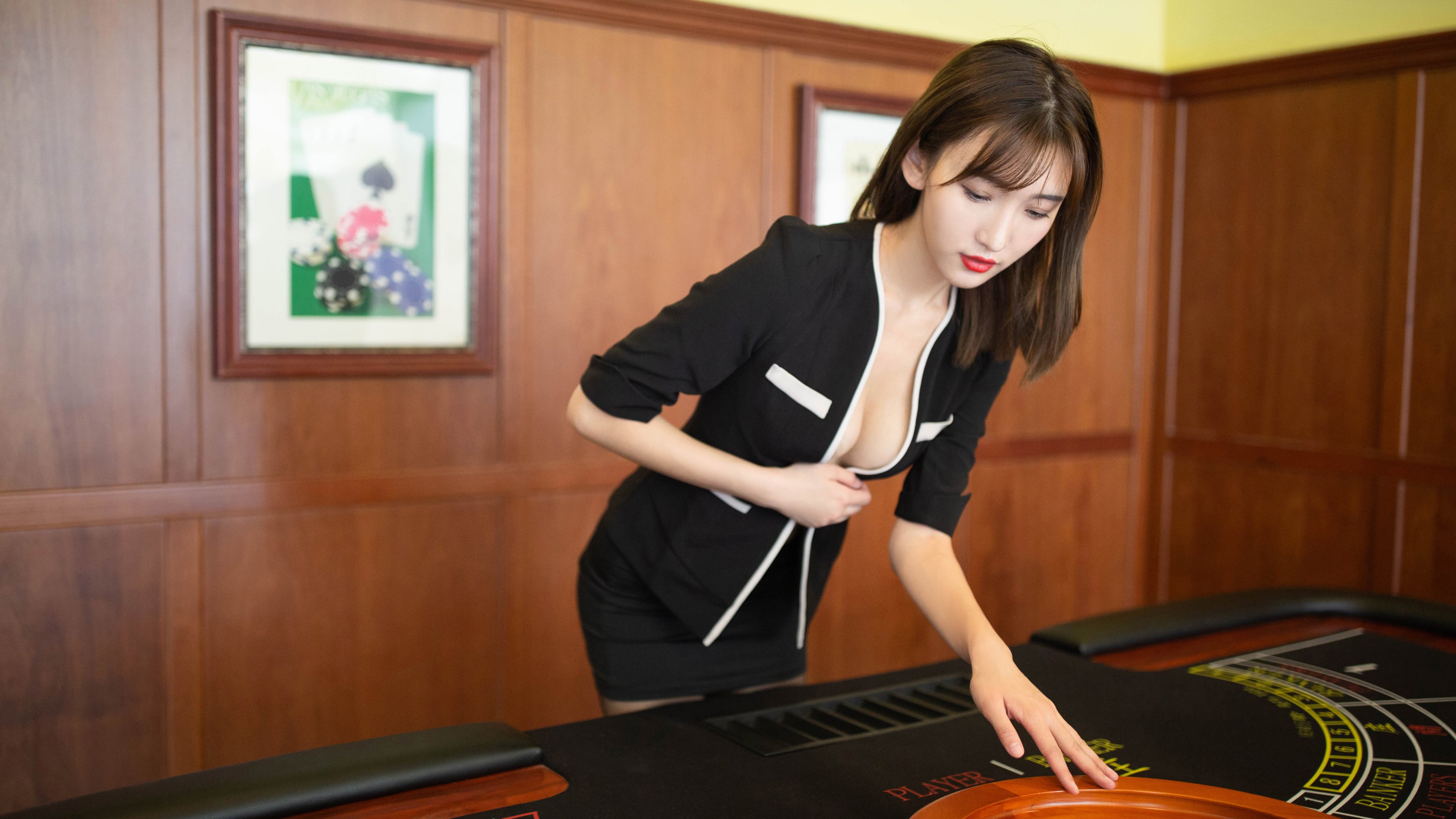 随机明星嘉宾助阵，为比赛增添亮色，明星助阵宣传文案