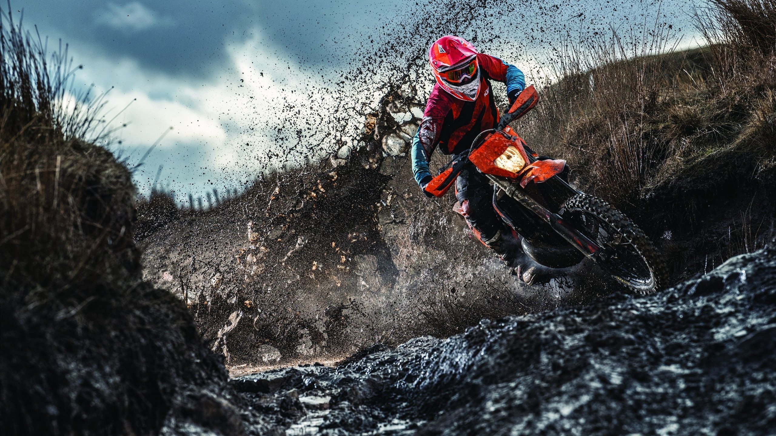 随机皇马客场平斯帕尔，晋级形势不明，皇马主场平蓝军